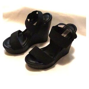 Steve Madden platform strappy wedge